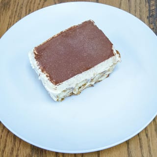 Tiramisu Cake (1)